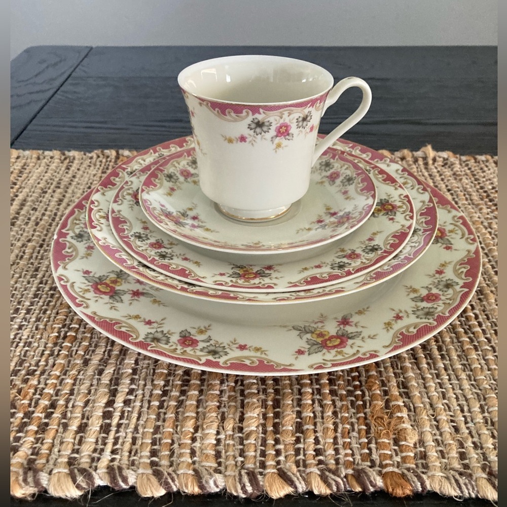 Mikasa Floral Pink Shelly L2860 5 Piece Place Setting